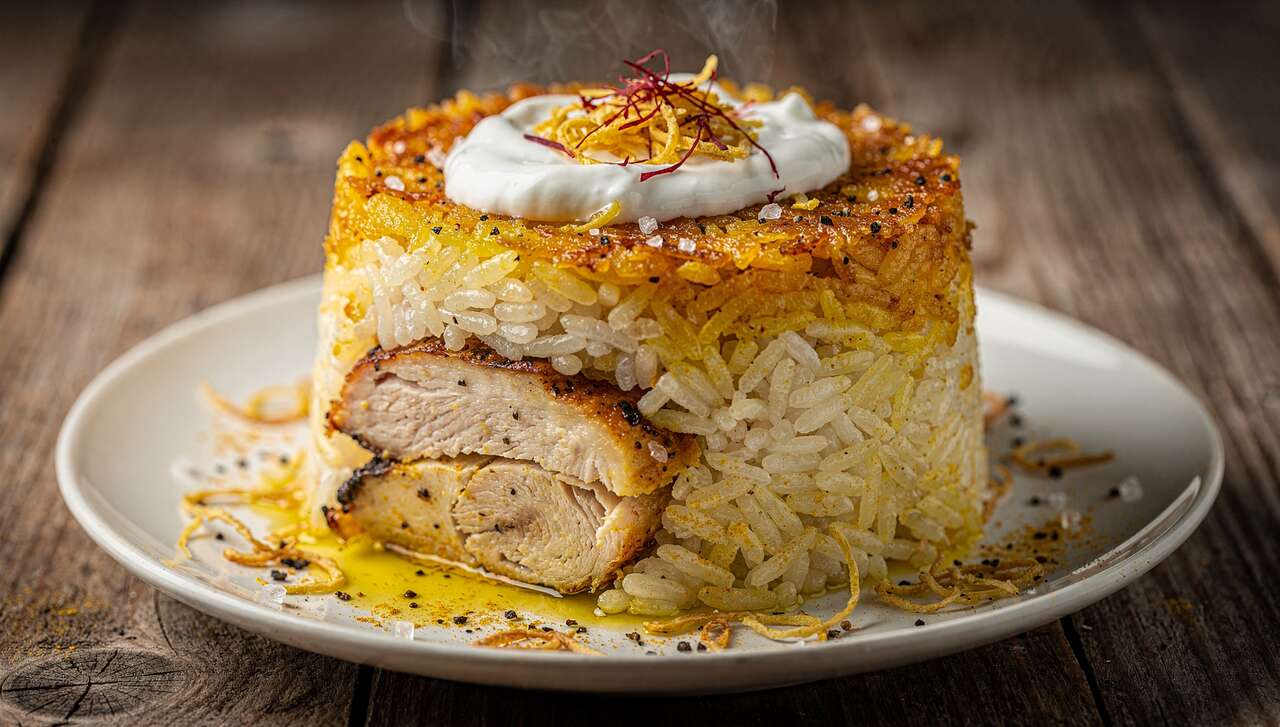 Riz à l'iranienne au poulet façon tahchine : recette savoureuse