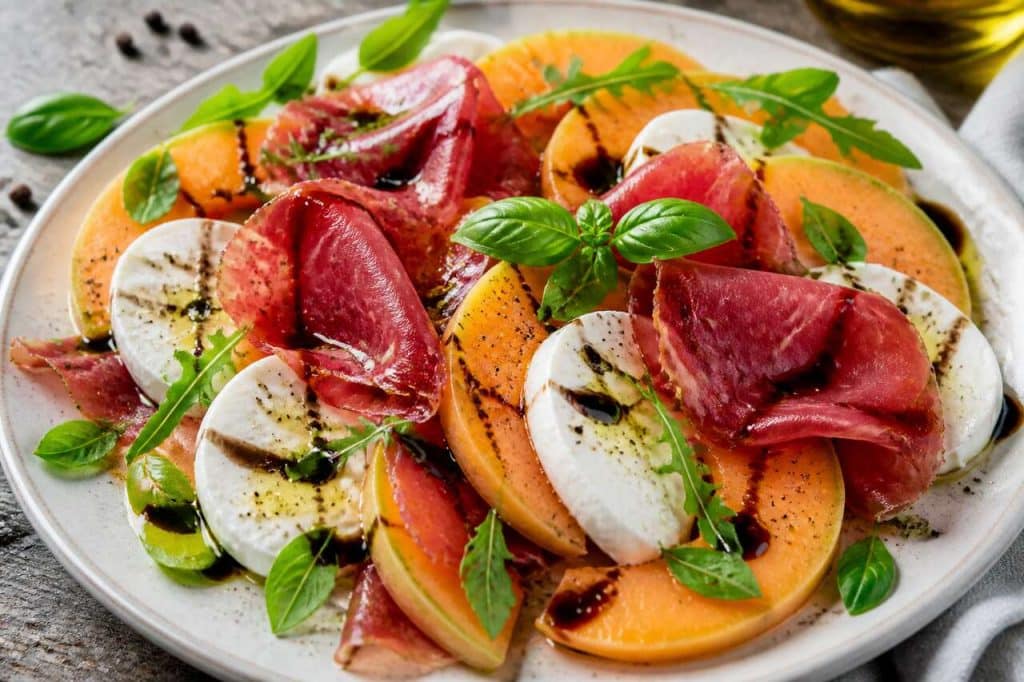Salade Fruitée : melon, mozzarella et Bresaola