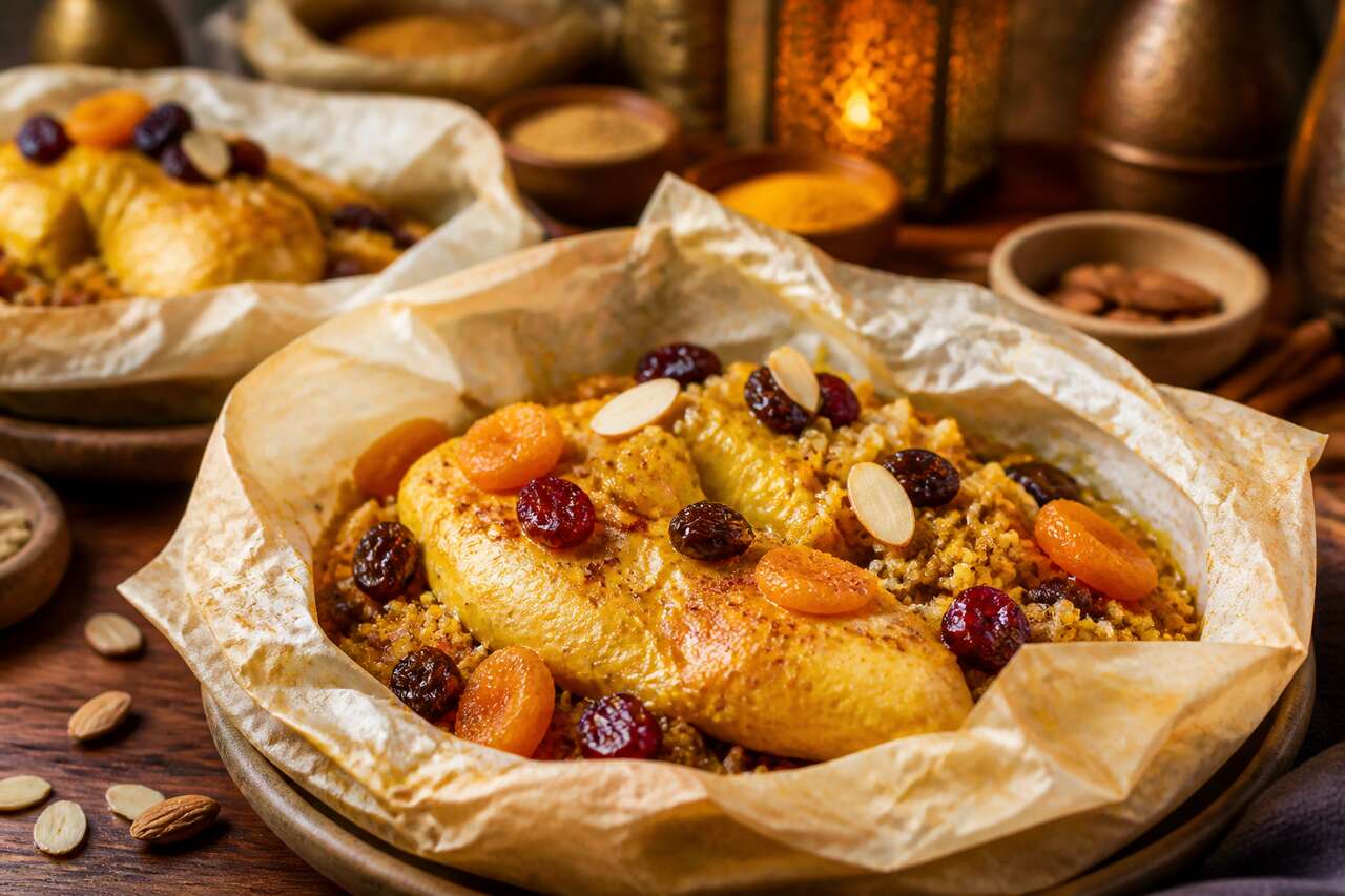 Papillotes de poulet au curcuma et quinoa aux fruits