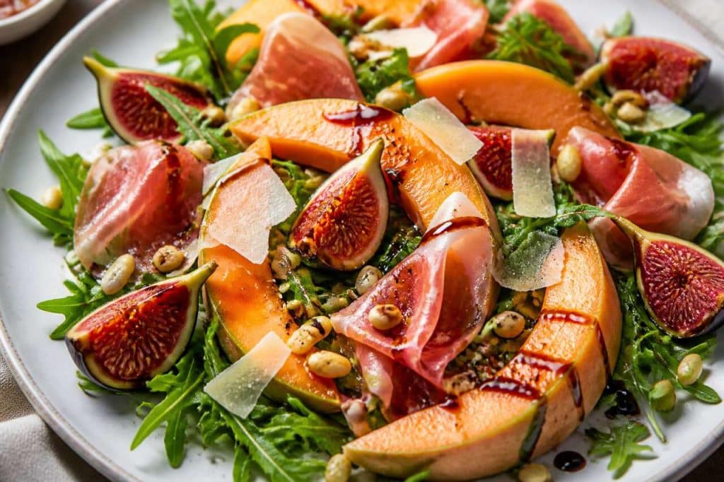 Salade estivale : melon, jambon et figues fraîches
