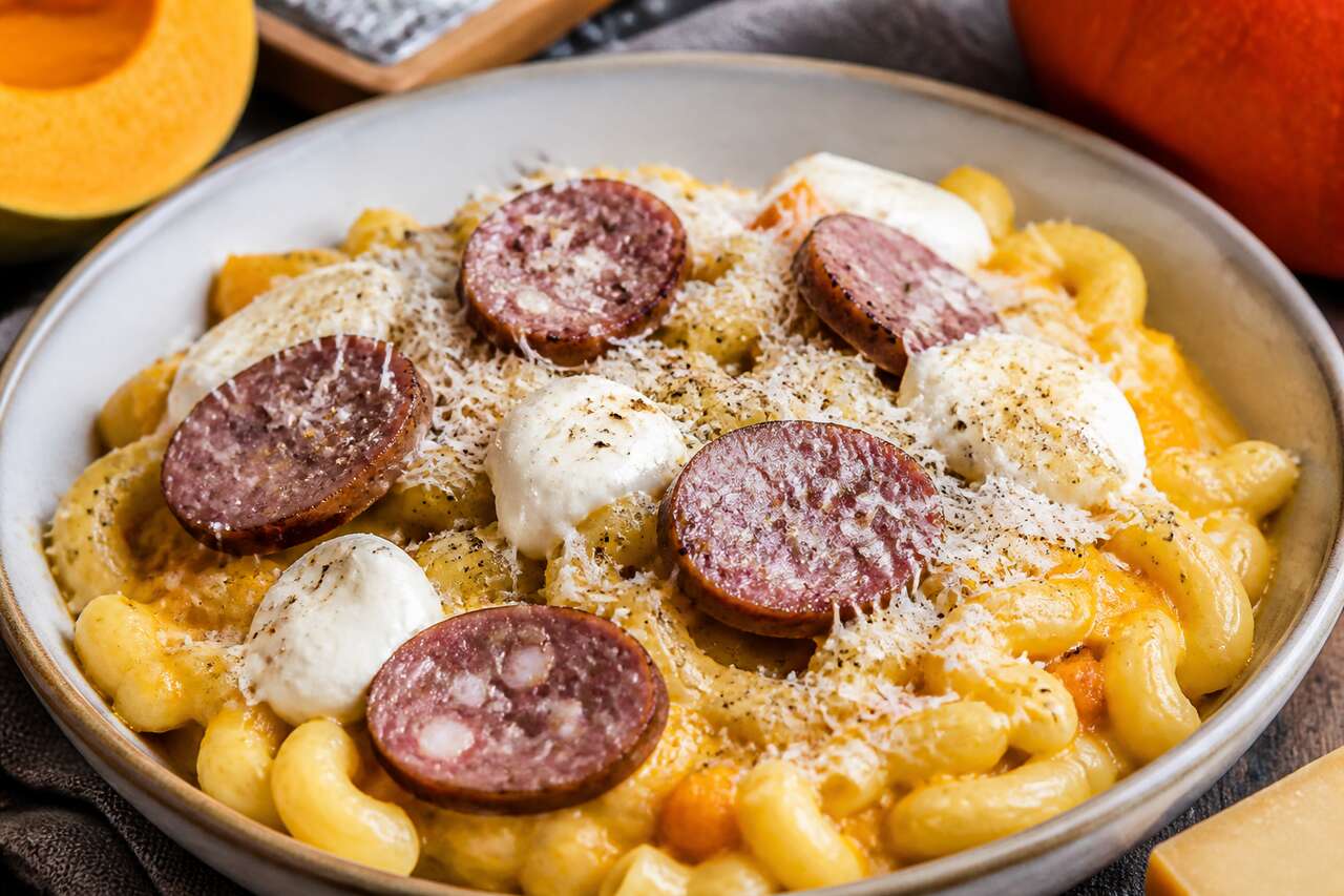 Macaronis au parmesan, saucisson à l'ail et potimarron : recette savoureuse