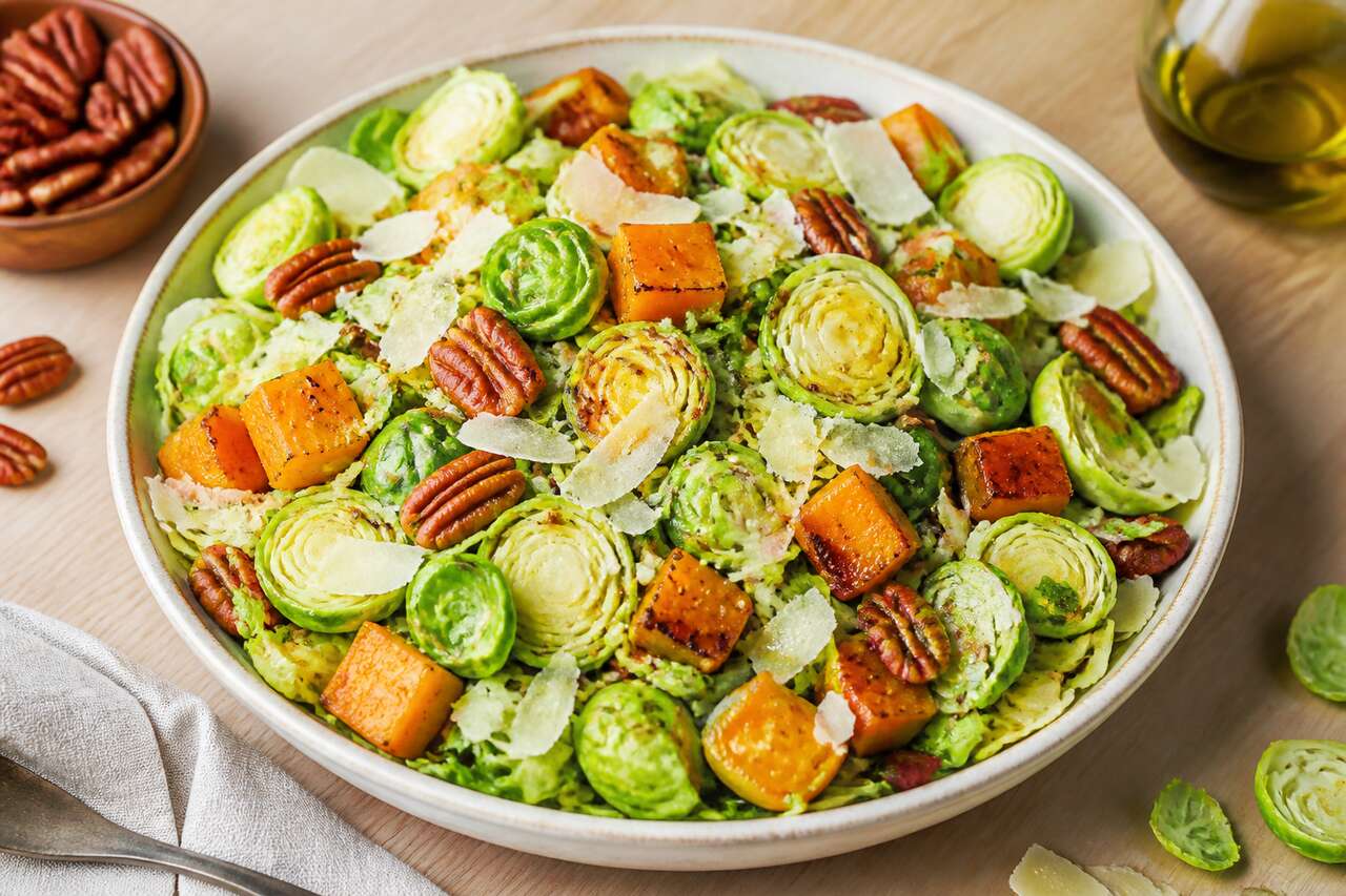 Salade croquante : choux de Bruxelles, butternut et noix de pécan